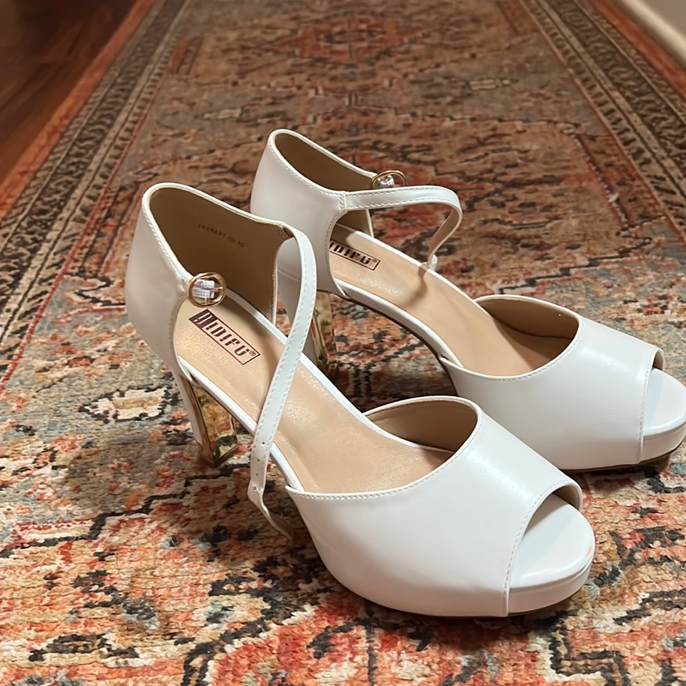 Women’s white size 10 peep toe wedding heel